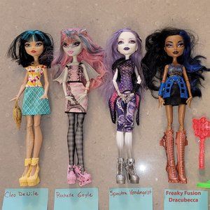 MONSTER HIGH DOLLS LOT_Cleo De Nile, Rochelle Goyle, Spectra, Dracubecca